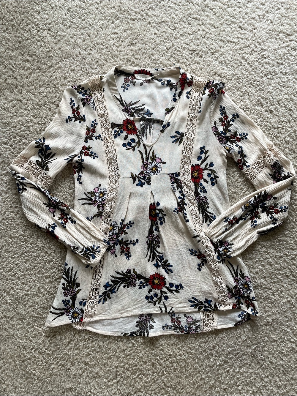 Blu Pepper Cream Floral V-Neck Blouse - Picture 1 of 5